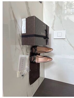 Gucci Black Leather Horsebit Flats with Nude Insolen